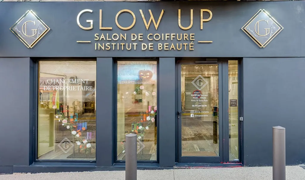 logo du salon de coiffure glow up à marseille