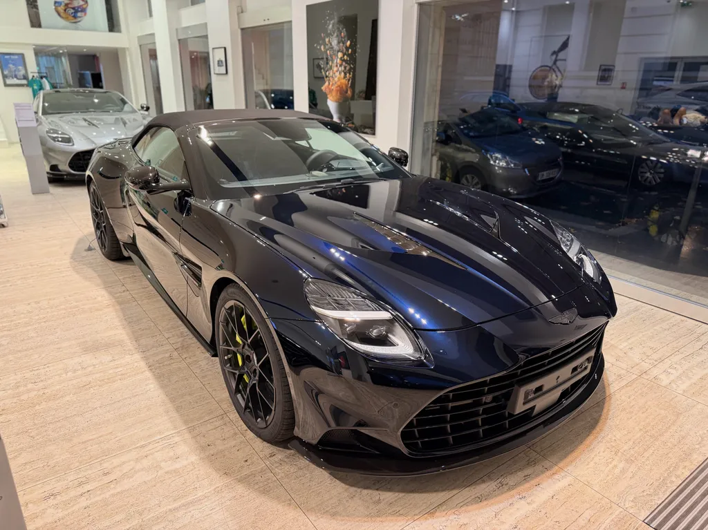 Aston Martin Vanquish Volante Pose de film PPF haut de gamme à Lyon Proche Tassin la demi lune 