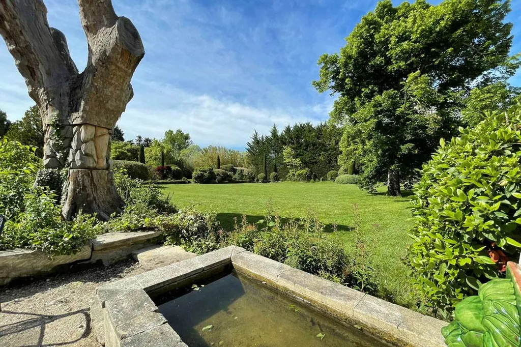 à Monteux, superbe propriété posée au coeur d'un parc de 7300m²   