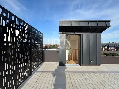 Dans une résidence neuve de Saint Germain en laye un appartement avec 4 chambres, une terrasse avec une vue sur Paris et le château.