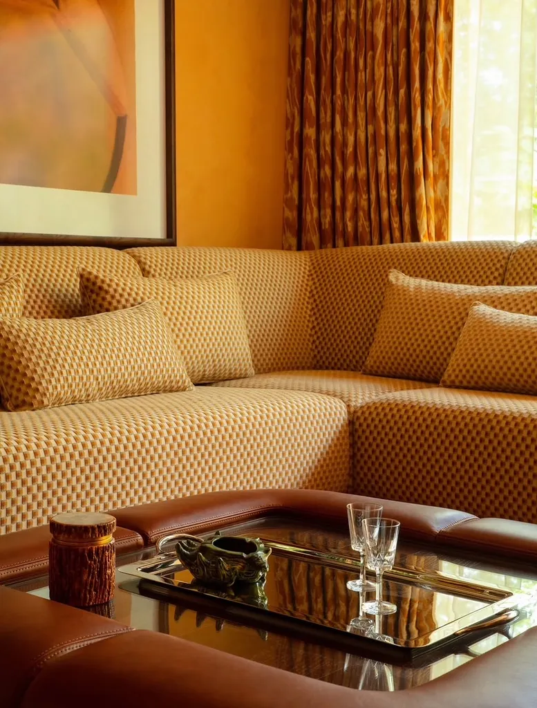 RENOVATION EN BADIGEON DE CHAUX TERRE DU MONDE A L'HOTEL LE MAS DE CANDILLE HOTEL 5 ETOILES A MOUGINS DANS LE VAR - ARCHITECTE HUGO TORO