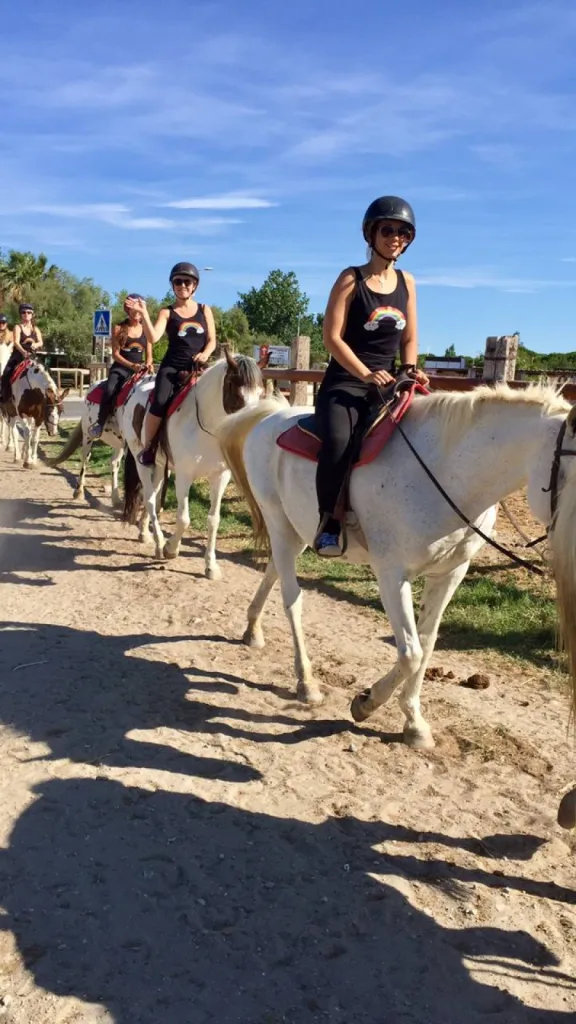 balade a cheval en groupe