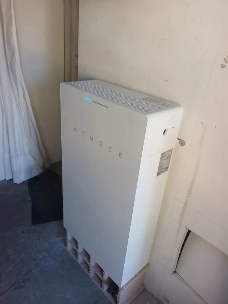 Atmoce une batterie physique design et performante installée par votre expert PESS à La Ciotat 