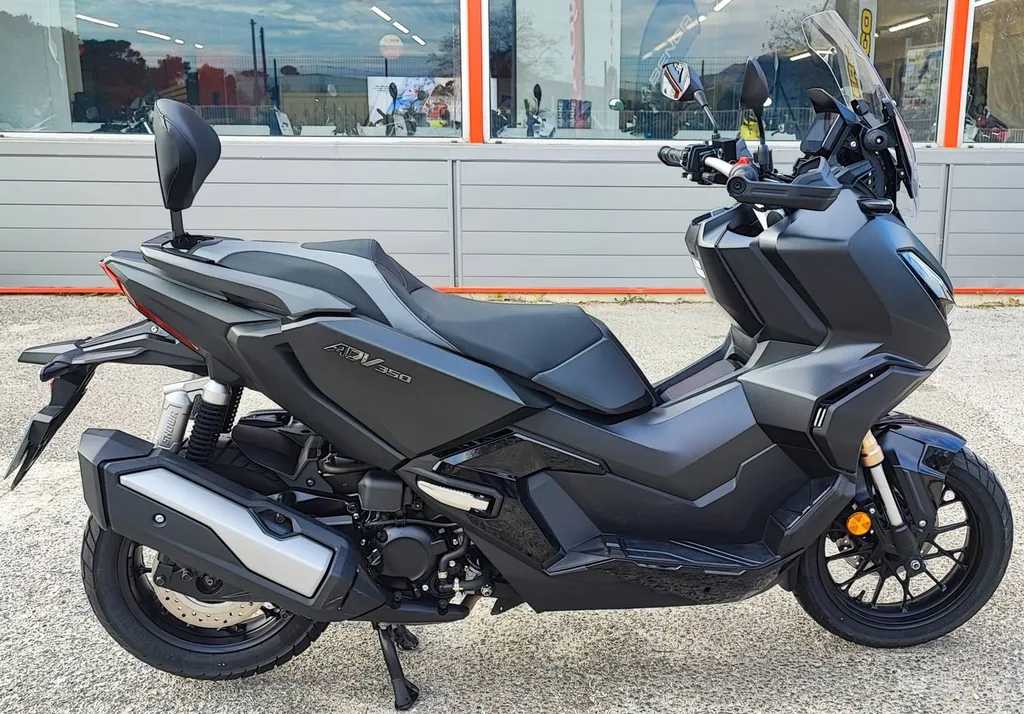 HONDA ADV 350 DU 02/2024 AVEC 5250KM