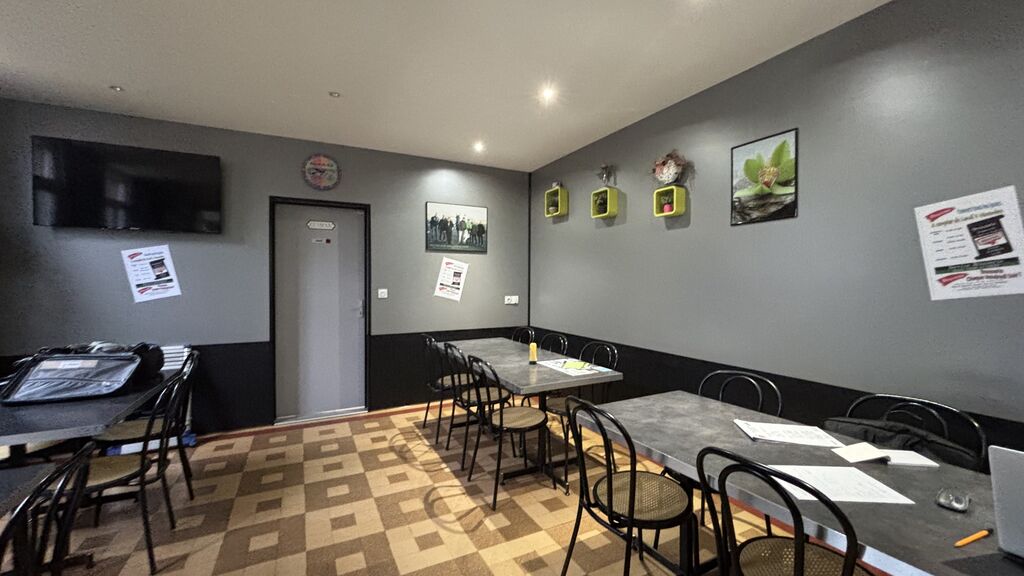 Immeuble de 179m² vendu loué, avec commerce et appartement, FRIVILLE ESCARBOTIN (80).