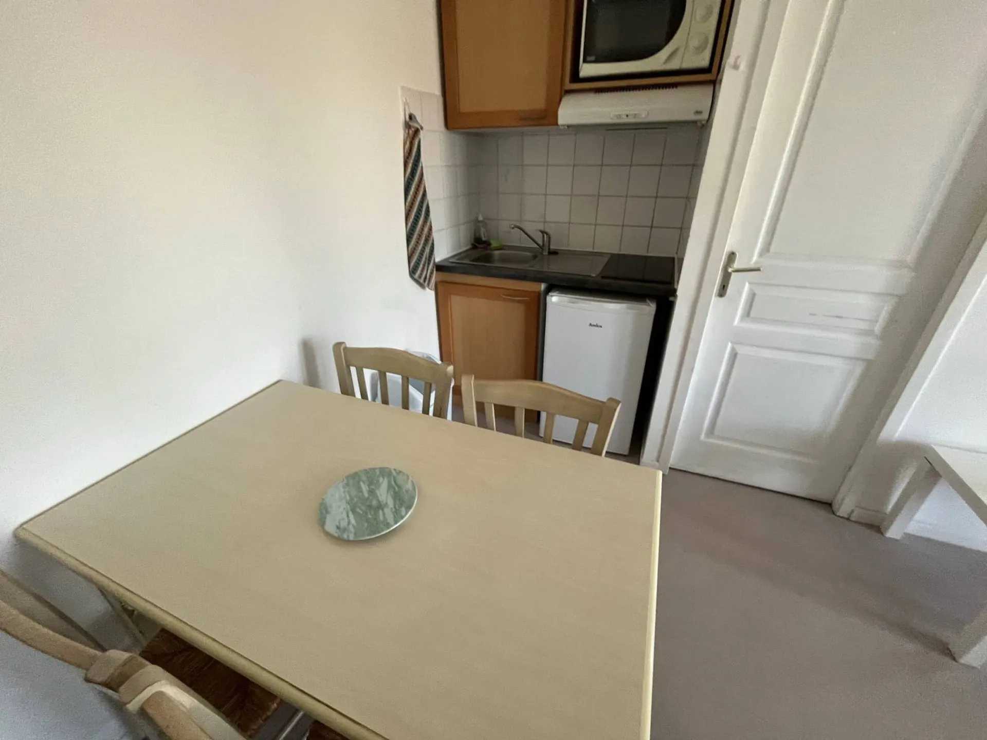 Carnoux vente appartement studio avec piscine et parking libre