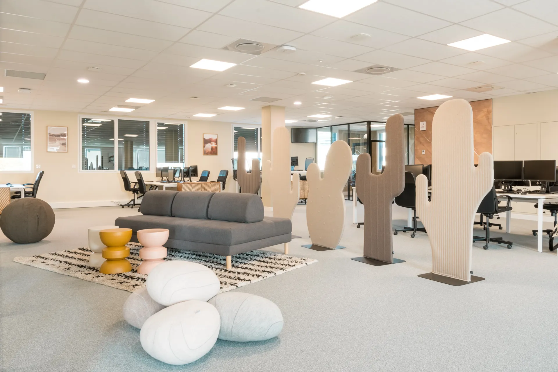 Agencement d’un open space collaboratif aux Bassins à flot – bureaux modulables et lumineux