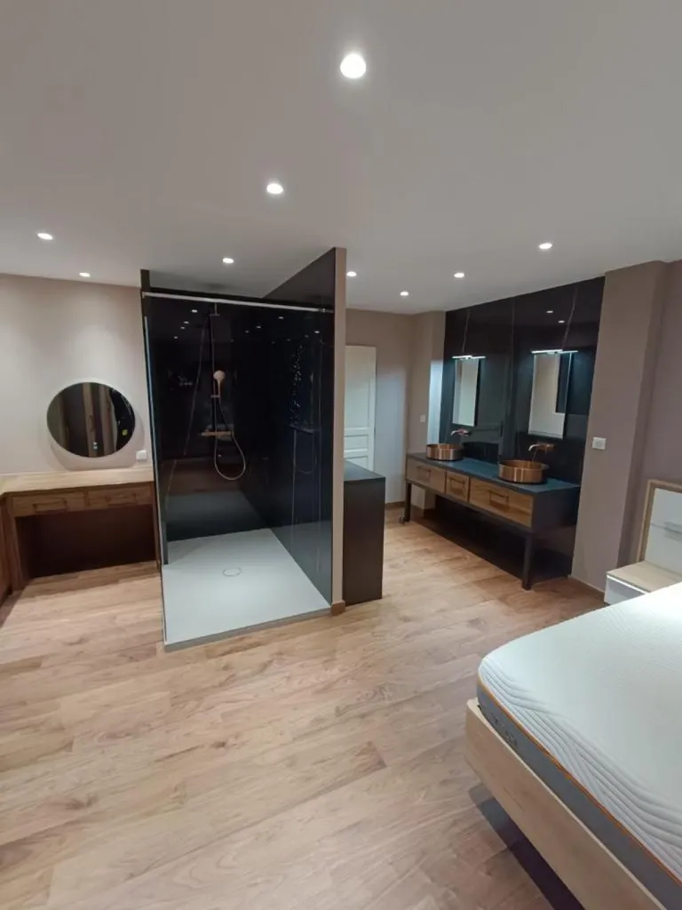 Rénovation d’une suite parentale SDB et dressing en peinture de finition laque mate entre le Havre et Honfleur 