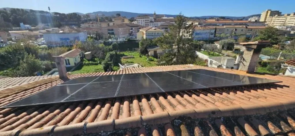 Installation sur mesure de panneaux solaire Dualsun Bi-verre en 500w à Aubagne