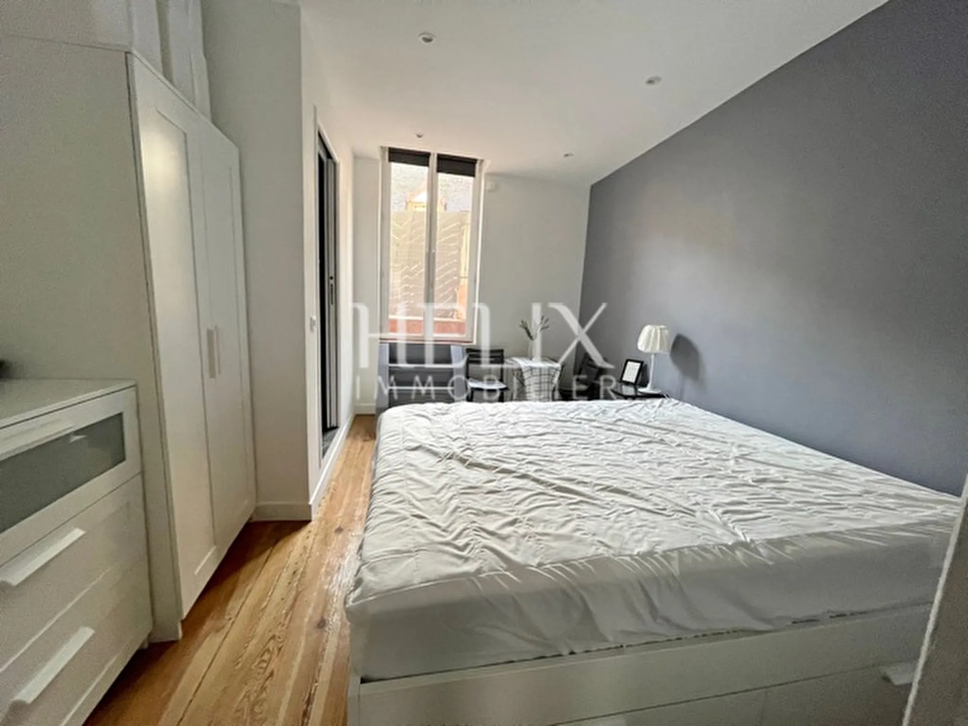 Terrasse en plein coeur de Saint Germain en Laye, un appartement de 49 M² situé au 1er étage d'un immeuble ancien bien entretenu.