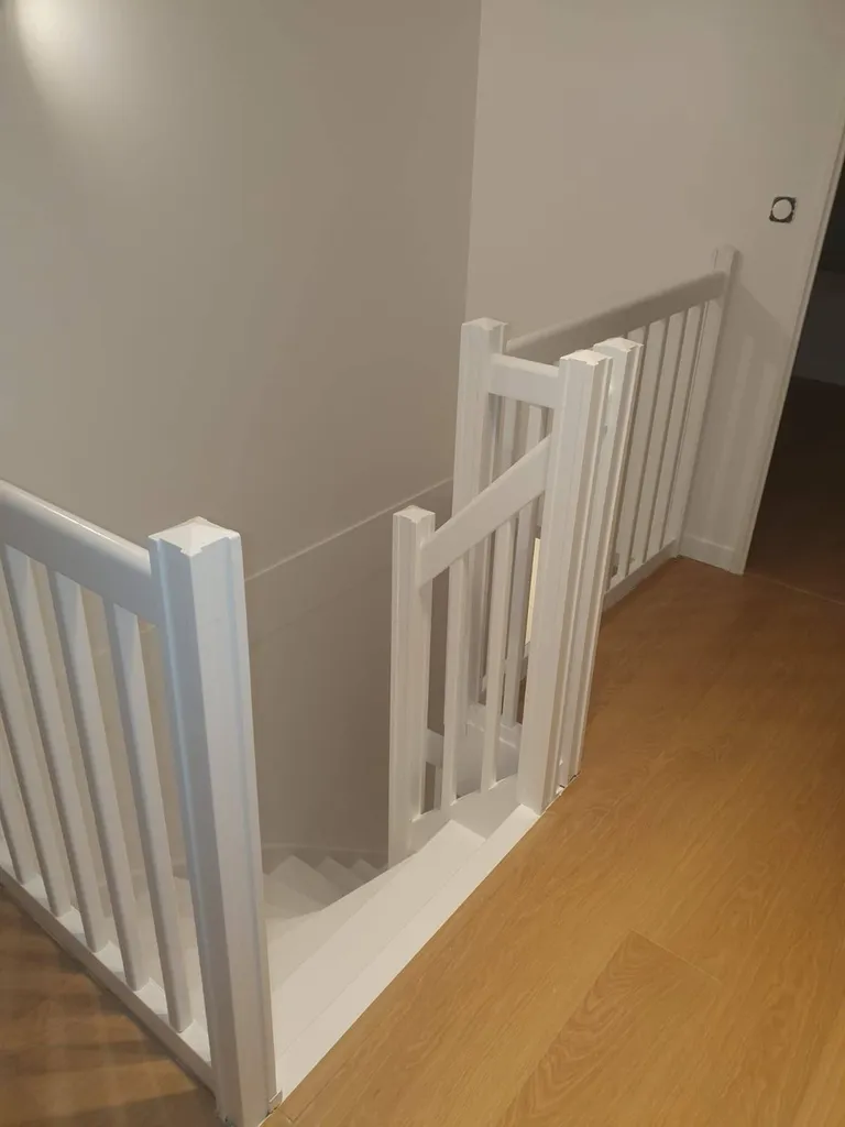 Peintre spécialiste pour peinture escalier bicolore neuf ou à rénover à Coignières proche Les Essarts Le Roi