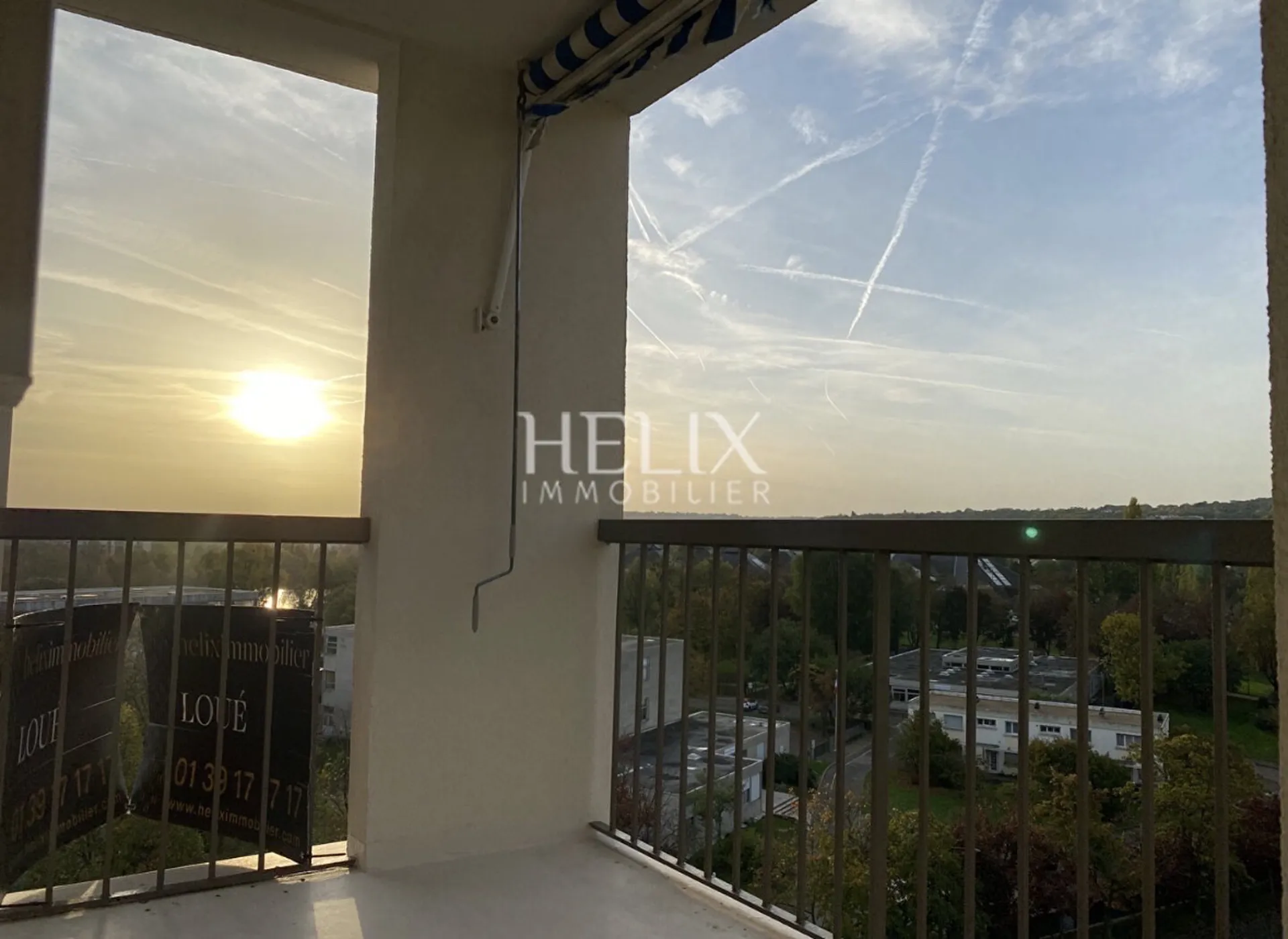 Le Pecq – Charles de Gaulle : 5 pièces traversant au dernier étage, loggia plein sud, vue dégagée