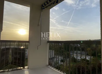 Le Pecq – Charles de Gaulle : 5 pièces traversant au dernier étage, loggia plein sud, vue dégagée