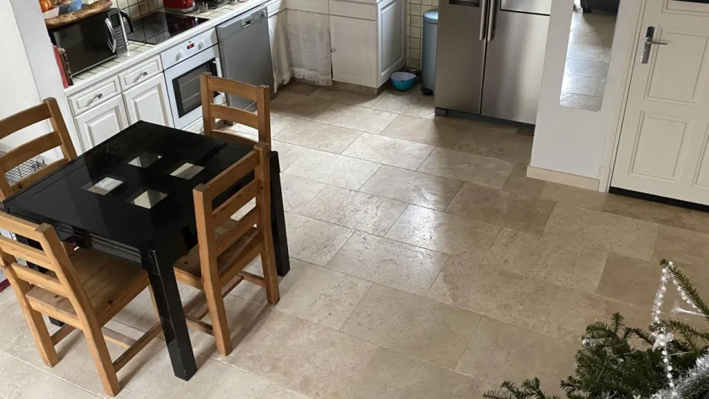 Dallage contemporain en pierre naturelle livraison de la région parisienne à Bordeaux