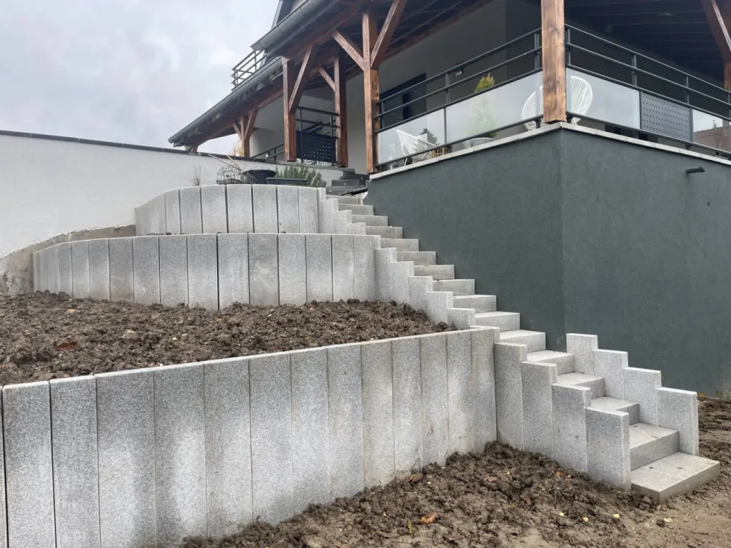 Aménagement extérieur de l’arrière-cours d’une maison à Lipsheim