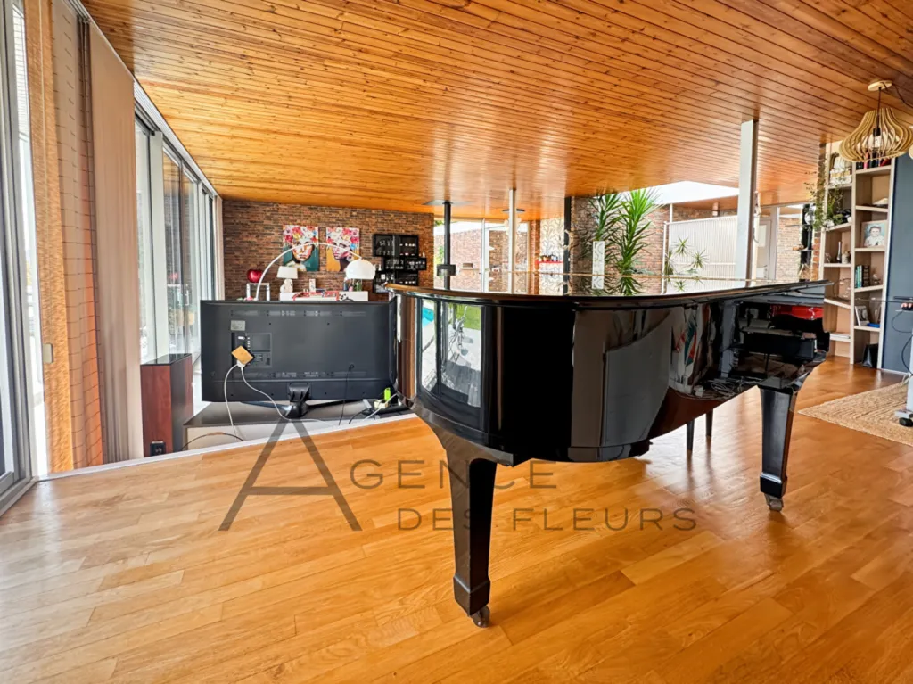 A vendre maison d'architecte de 198 m² habitables édifié sur un terrain de 6100 m² située à FRENEUSE 76410