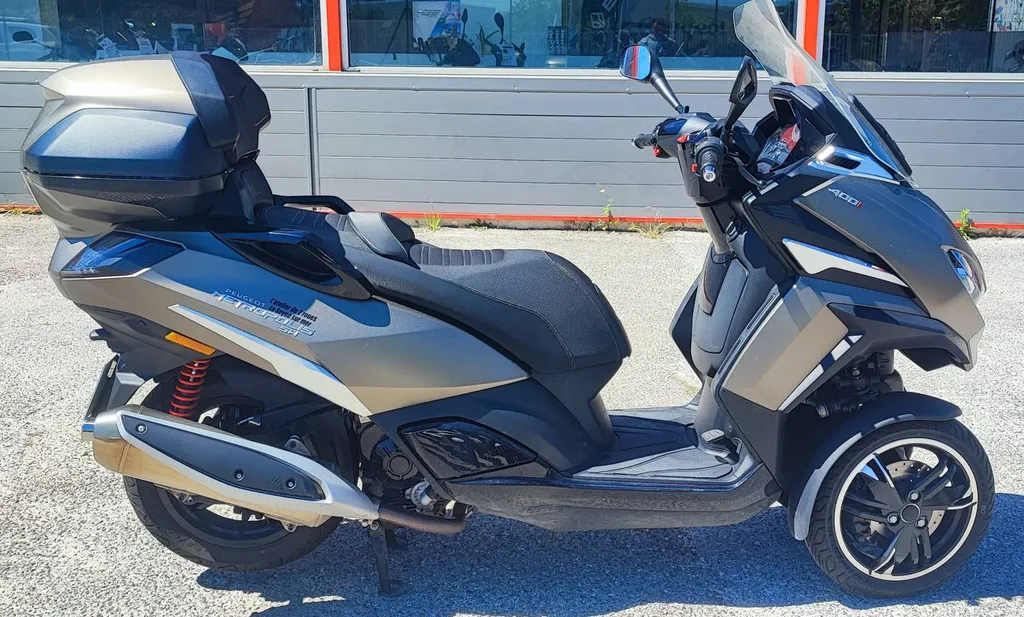 PEUGEOT METROPOLIS 400 SW DU 02/2024 AVEC 1600 KM.