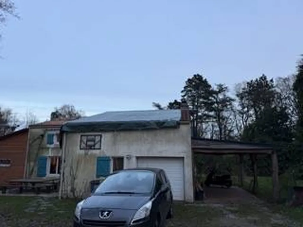 Intervention en urgence après une tempête – Pose de bâche suite à l'envol de tuiles