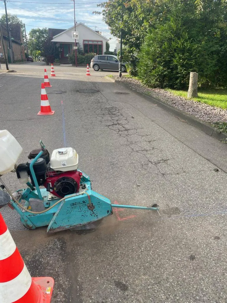 Sciage d'enrobé pour la commune de Wiwersheim, située près de Stutzheim