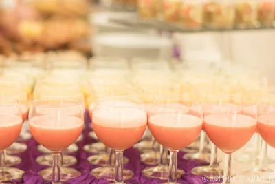 Votre Organisatrice de mariage pour célébrer un brunch de mariage sur le thème champêtre et chic dans le parc d'un château en Bourgogne