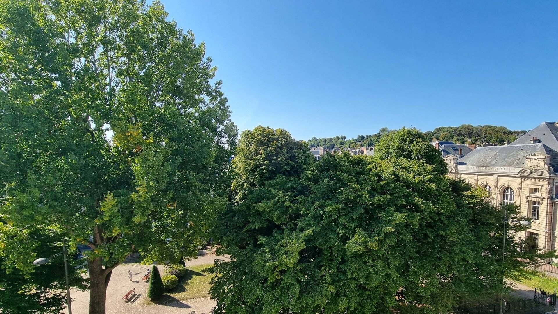 A vendre bel appartement T3 de 73 m² loué, avec vue dégagée – Centre-ville de Dieppe 76200