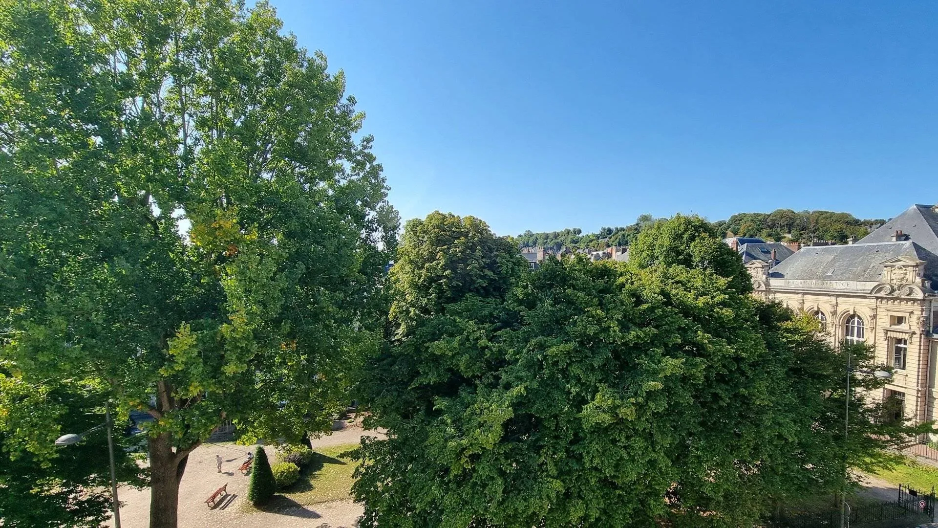 A vendre bel appartement T3 de 73 m² loué, avec vue dégagée – Centre-ville de Dieppe 76200