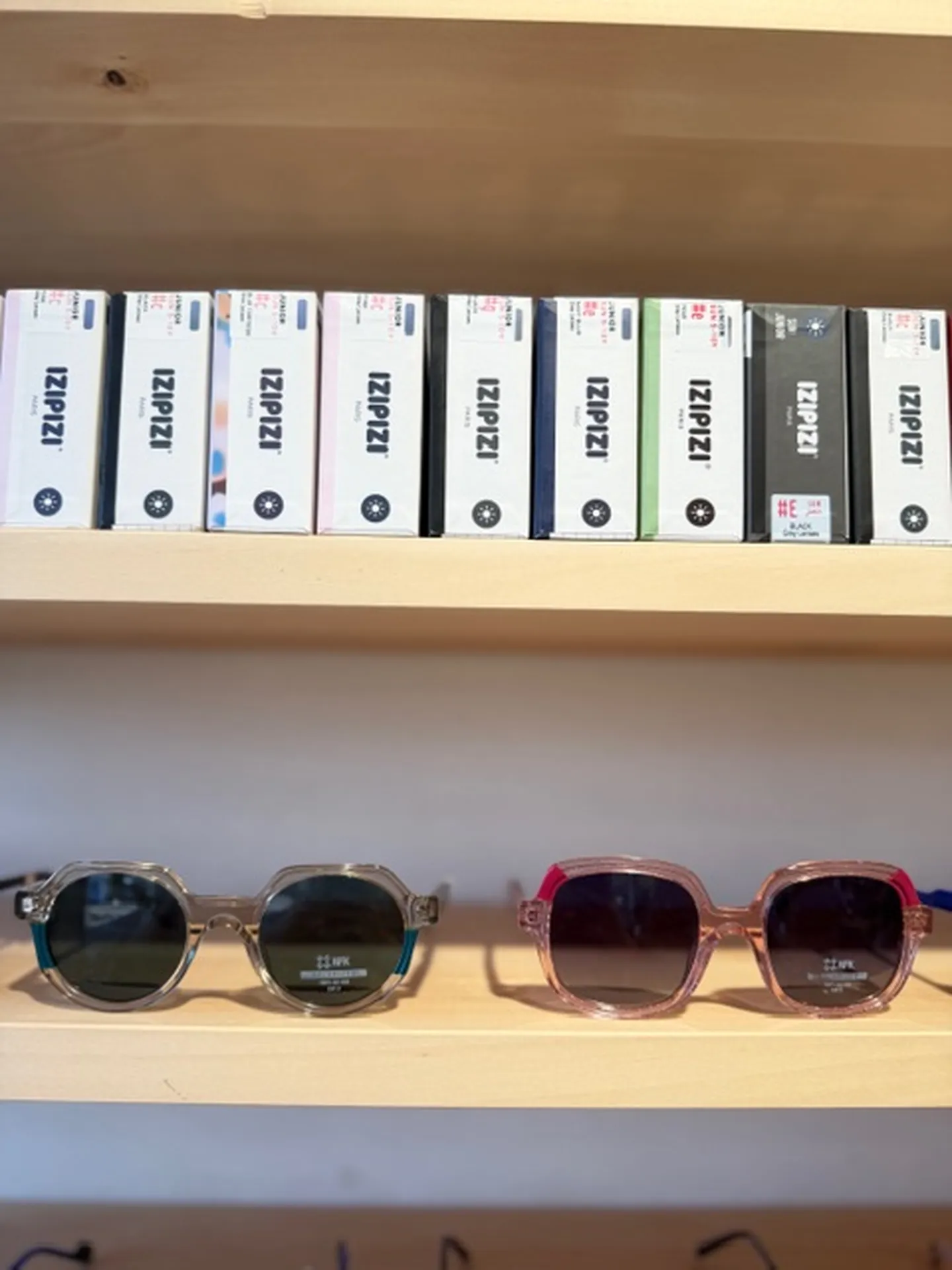 Lunettes de solaire pour enfant de la marque IZIPIZI disponible au Sud de Toulouse 