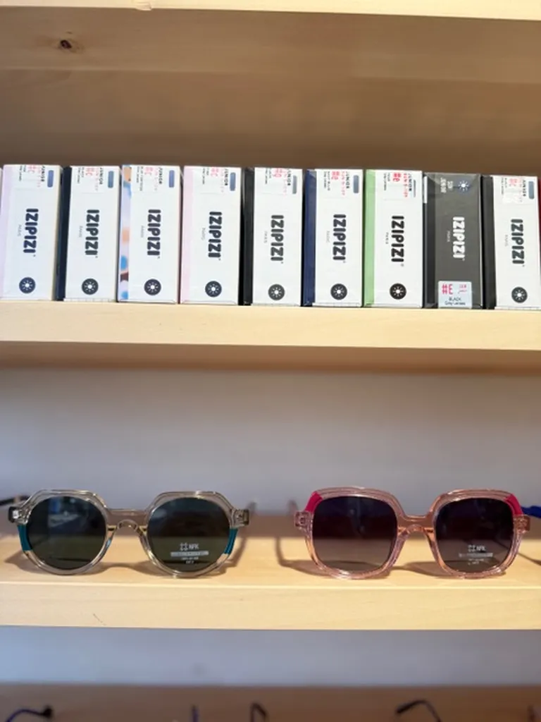 Lunettes de solaire pour enfant de la marque IZIPIZI disponible au Sud de Toulouse 