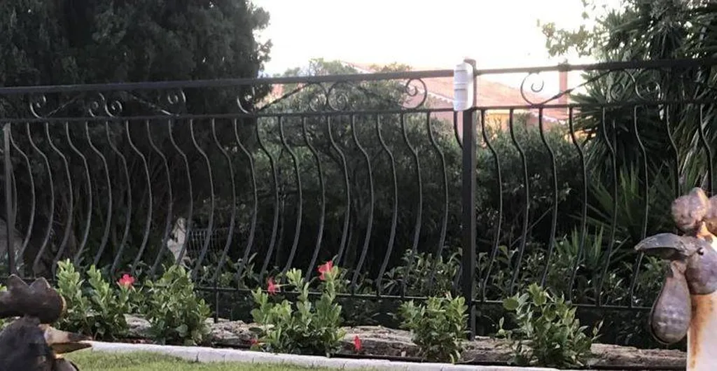 Détecteur de mouvement extérieur à Six-Fours