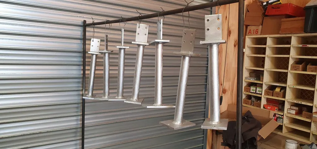 pieds de charpente métallique galvanisés à bordeaux