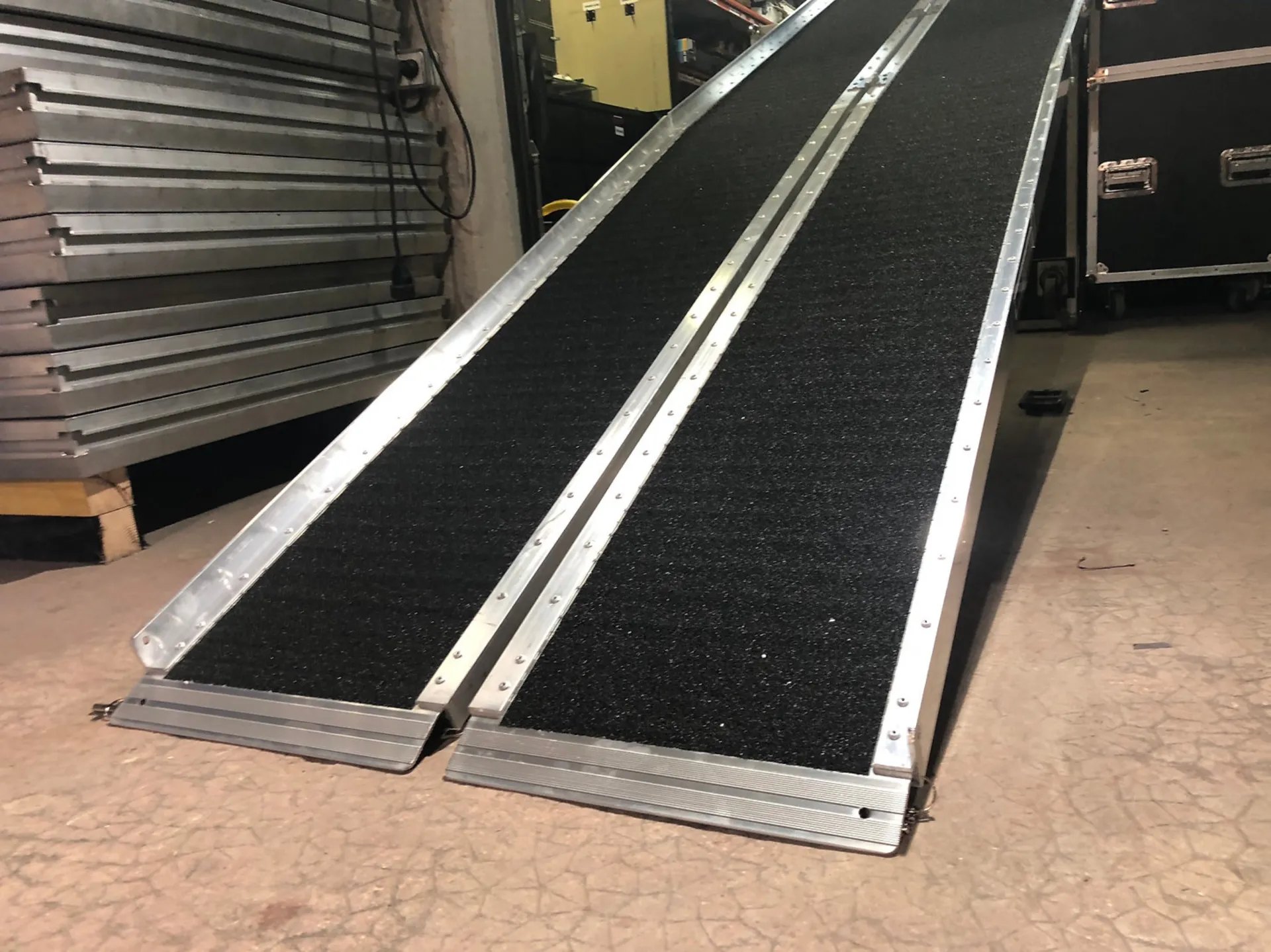 RAMPE DE CHARGEMENT GRAND FORMAT / ACCES PMR