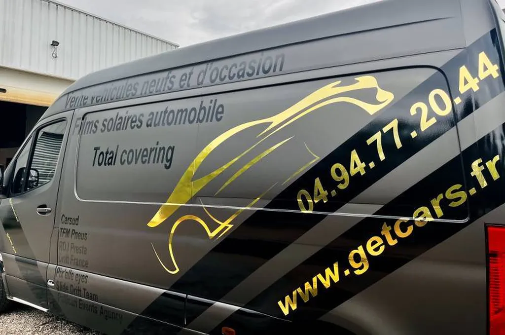 Covering et complet avec flocage publicitaire sur un utilitaire mercedes à toulon