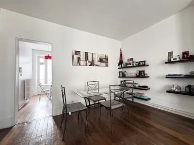 A vendre un bel appartement de 52,68 M² beaux volumes, dans un immeuble ancien à Saint Germain en Laye, proche de la Place du Marché, 5 minutes du RER A.