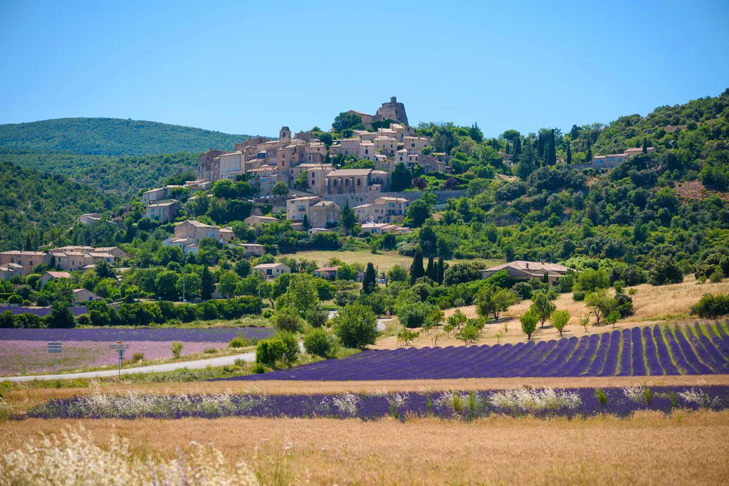 Apt, capitale du Luberon : marché provençal, produits du terroir, vieux centre et patrimoine vivant.