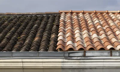 Nettoyage d'une toiture en tuile avec démoussage et traitement hydrofuge pour une maison plain pied à Toulouse