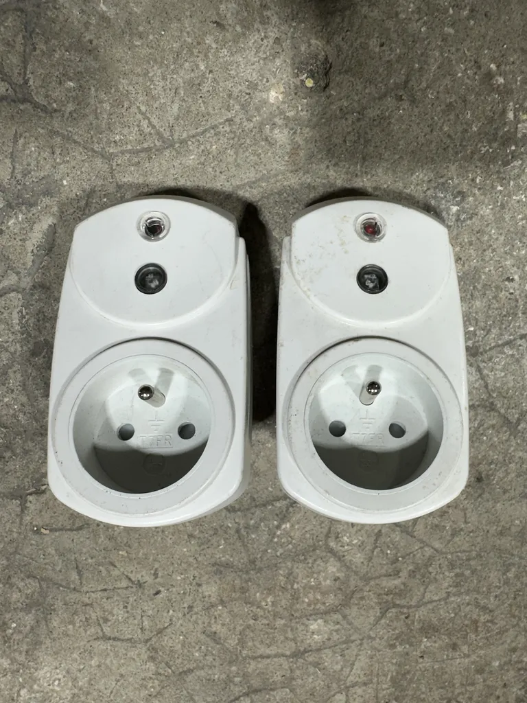 2 PRISES TELECOMMANDEES