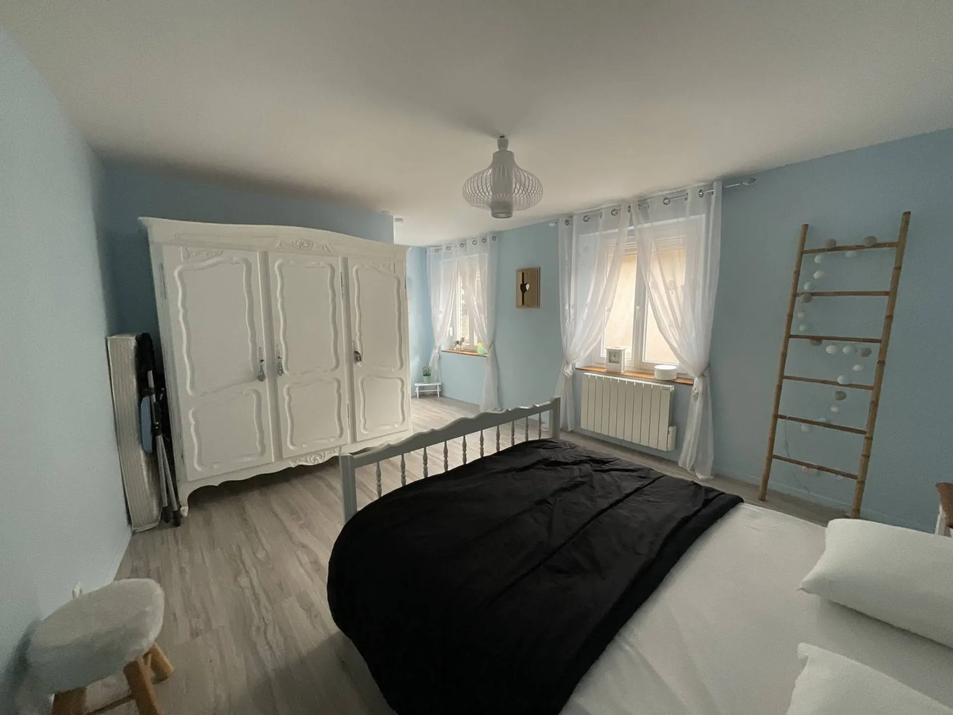 Maison de ville en bord de plage de 51.40m², avec cour, à proximité immédiate du centre-ville de Dieppe.