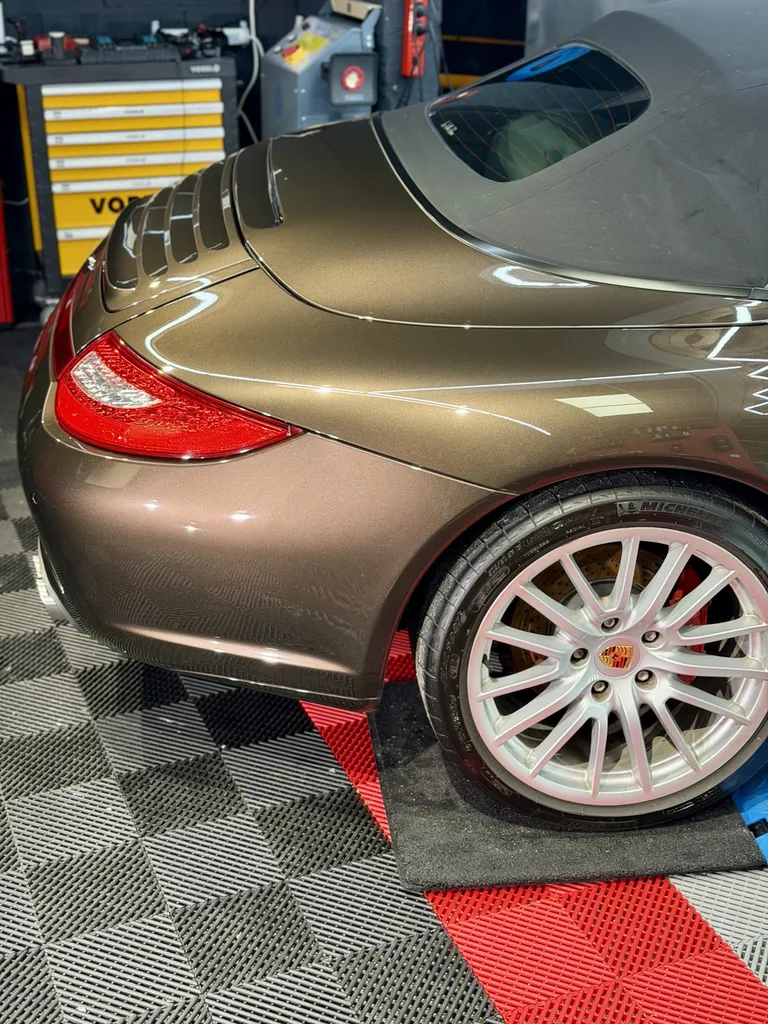 Traitement céramique Porsche 997 Cabriolet à Vaugneray – Detailing haut de gamme pour passionnés Porsche près de Lyon