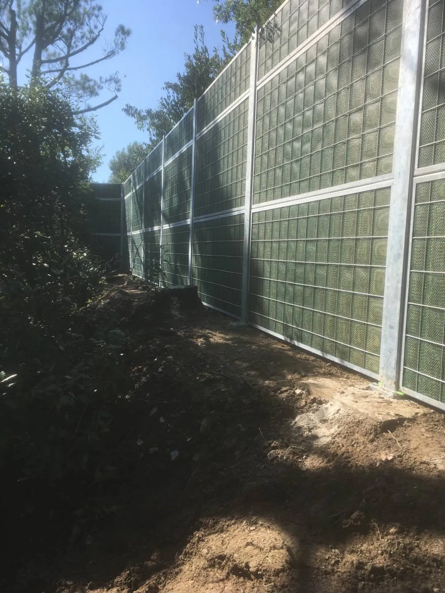 Modèle de clôture antibruit Noistop® posée chez un particulier à Aix-en-Provence