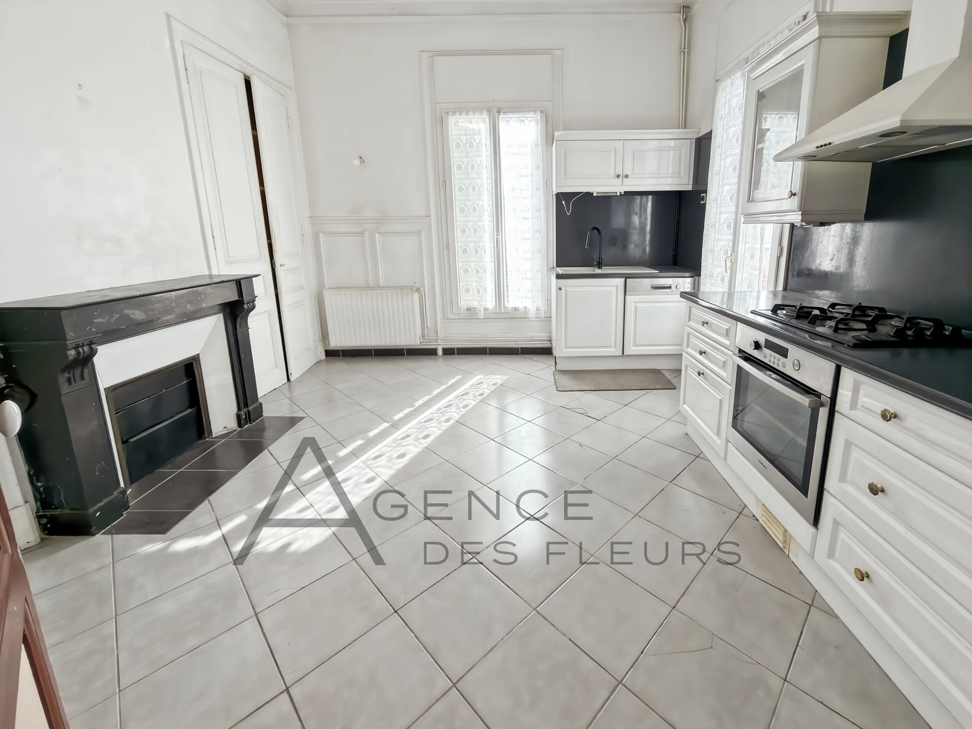 À vendre maison bourgeoise de 1900 à rénover de 172m² sur un terrain de 329m² sur la commune d'ELBEUF 76500