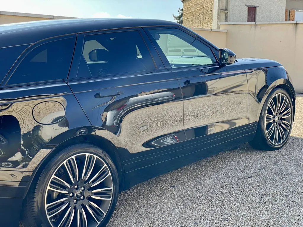 Récupération de la carrosserie d'un Range Rover Velar près de Mornant dans le Rhône