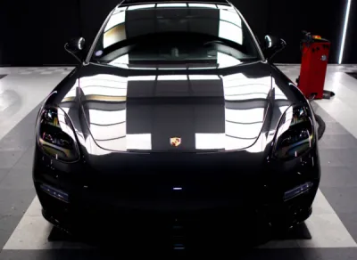 Protégez Votre Porsche Panamera avec le Traitement Céramique Gtechniq Crystal Serum Ultra près de Vannes (56890)