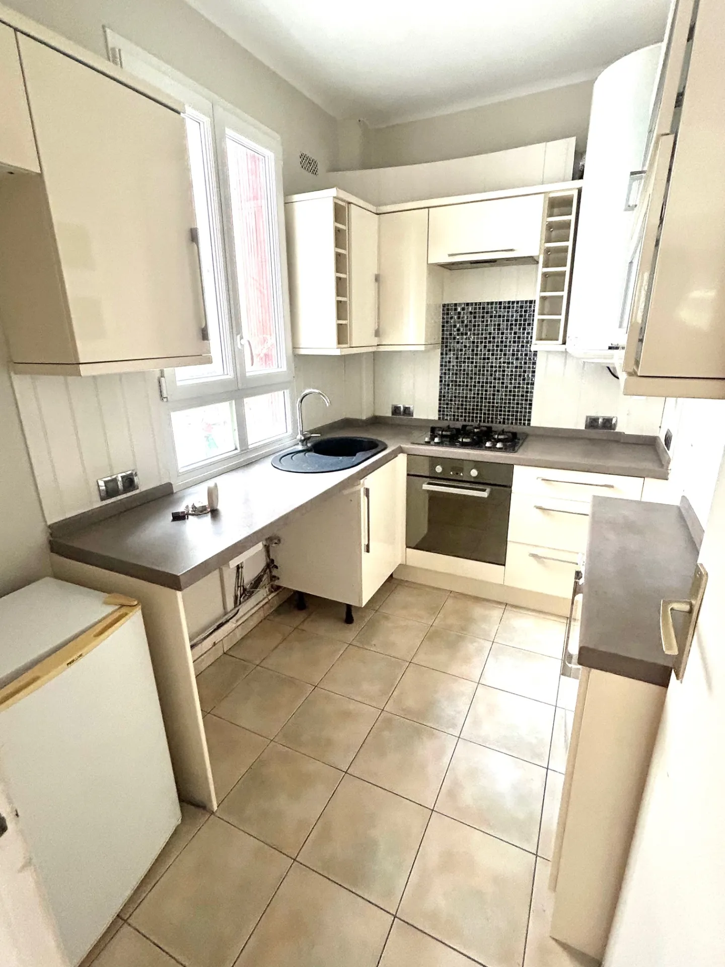 Appartement T3 en rez-de-chaussée (habitation ou professionnel) - Paris 15eme