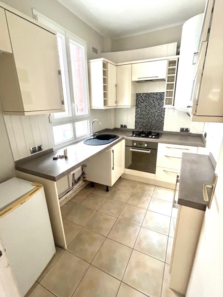 Appartement T3 en rez-de-chaussée (habitation ou professionnel) - Paris 15eme