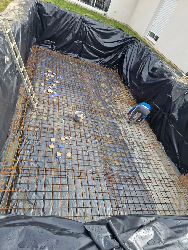faire construire une piscine avec garanties décennales et liner de qualité par un spécialiste proche de Libourne (33)