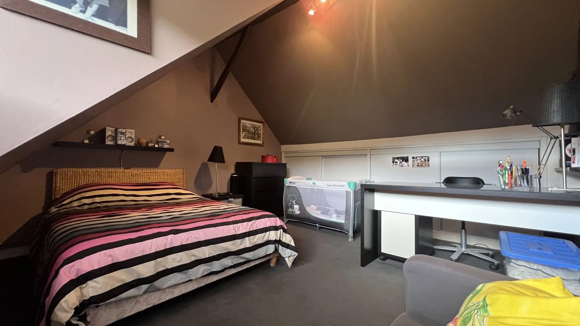 A vendre Authentique demeure normande 260m² issue de deux longères, 5 chambres, dépendances et jardin paysager 3400m², environnement privilégié proche Blangy-sur-Bresle 76340.