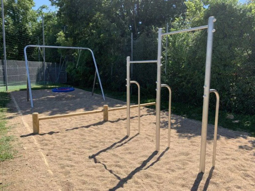Installation d'équipements sportifs multisports et fitness, jeux pour enfants en inox et mobiliers urbains à Neuville sur Saône près de Lyon