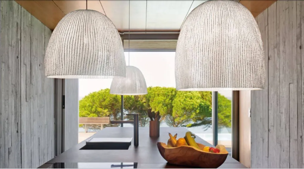 Sacha  présente dans son Concept Store les créations d'Arturo Alvarez, suspensions, lampes, lampadaires...
