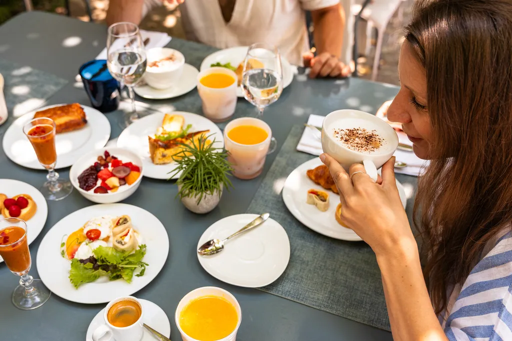 Critères pour choisir un brunch à Bormes-les-Mimosas avec produits frais et cadre agréable à l’HDLP