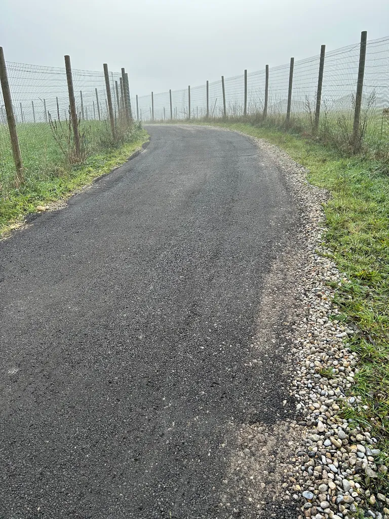 Entreprise de terrassement aux Monts d’or décapage et mise en œuvre de rabotage